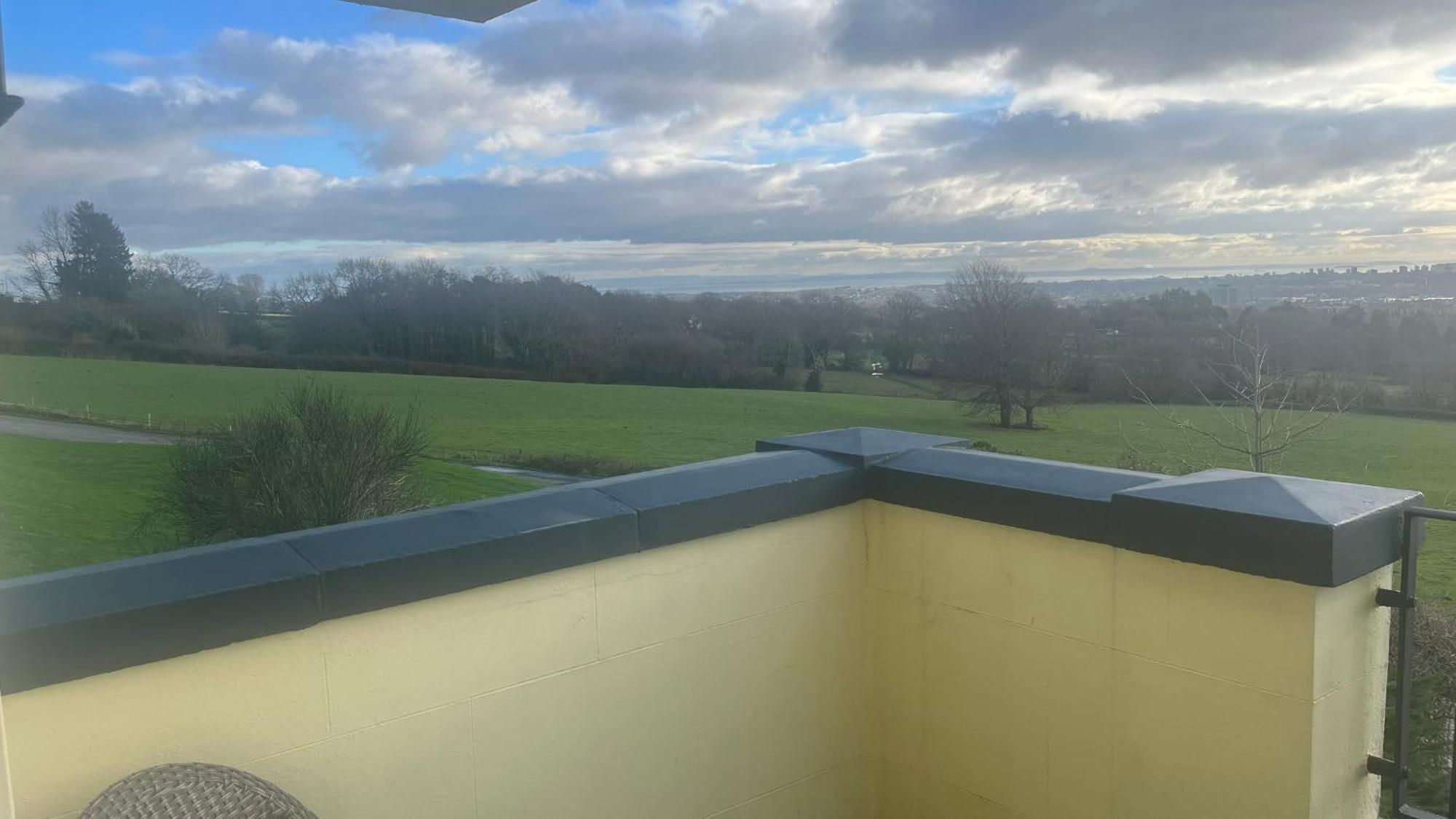 New House Country Hotel Cardiff Exterior photo